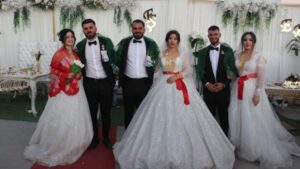 حفل زفاف واحد لثلاثة أشقاء في مدينة شرناق (صور)