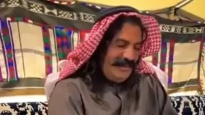 فيديو.. سعودي متزوج من 4 ونساء ولا ينام الا جانب والدته!