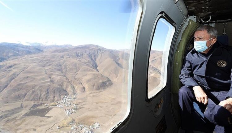 وزير الدفاع التركي على الحدود الإيرانية: حيّدنا 33 ألف إرهابي