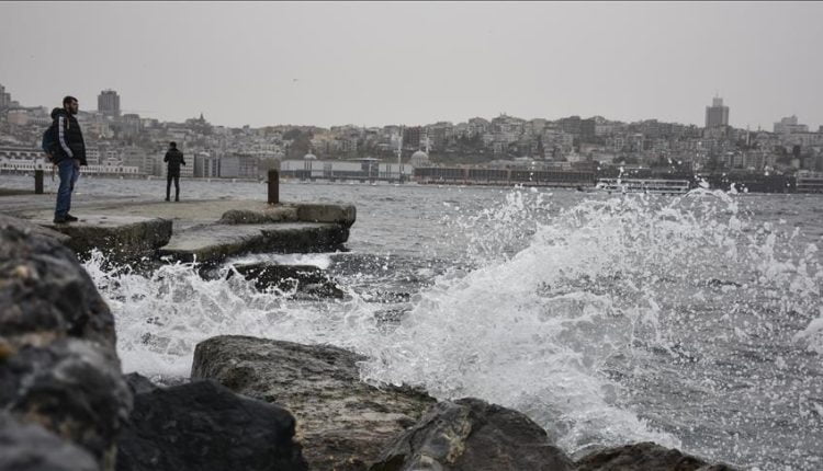 آخر تطورات العاصفة التي تضرب إسطنبول منذ يومين