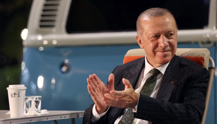 أردوغان: تقدم بنك "بي بي في إيه" الإسباني لشراء "جرانتي" يؤكد متانة الاقتصاد التركي