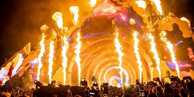 8 قتلى بحفل تدافع في تكساس 9