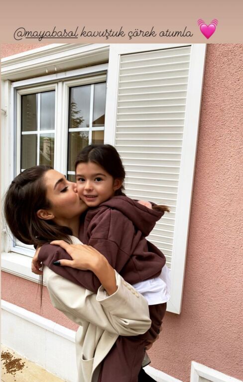 هاندا ارتشيل تشارك لقطات حميمة على انستغرام 1