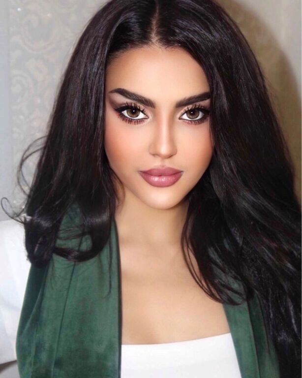 ملكة جمال السعودية تخطف الأنظار بفستانها (صور) 11