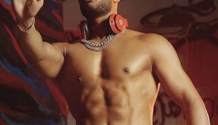 محمد رمضان لن يخلع ملابسه بعد الان