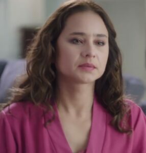 اعلامي تونسي يصف نيللي كريم ب " النكدية"، ويندم على استضافتها في برنامجه 15