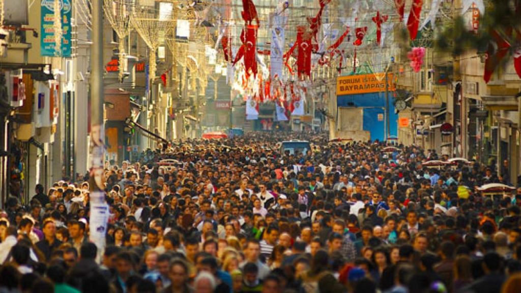 والي اسطنبول يرد على اكرم امام اوغلو حول اعداد الاجانب في المدينة