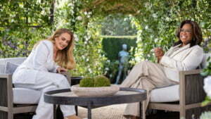 أديل تشارك لقطات حميمة من وراء الكواليس احتفاء بإطلاق ألبومها الأخير "30"