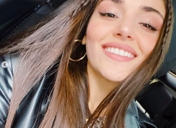 ظهور جديد لـ هاندا ارتشيل ببطن عاري "ًصور" 3