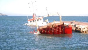 غرق سفينة “Ro-Ro” في ميناء مالتيبه