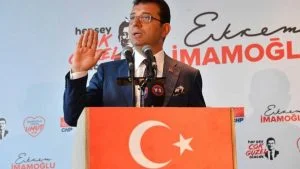 امام أوغلو يرفض قرار إعفاء الطلاب من زيادة المواصلات في اسطنبول