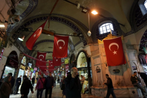 آمال الأتراك معقودة على السياحة في معركة التضخم