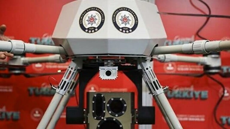 طائرة مسيرة بأسلحة ليزر.. العالم يتغنى بالإنجاز التركي الجديد