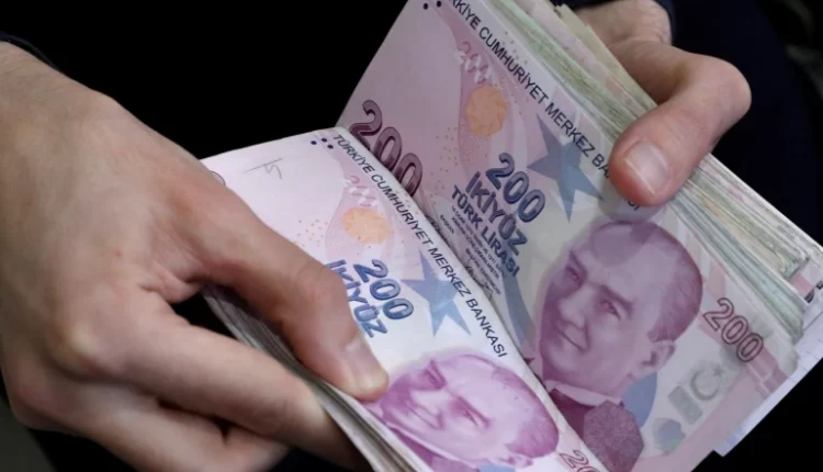 خبير اقتصادي: 8 إجراءات على الحكومة التركية اتخاذها لإيقاف تدهور الليرة