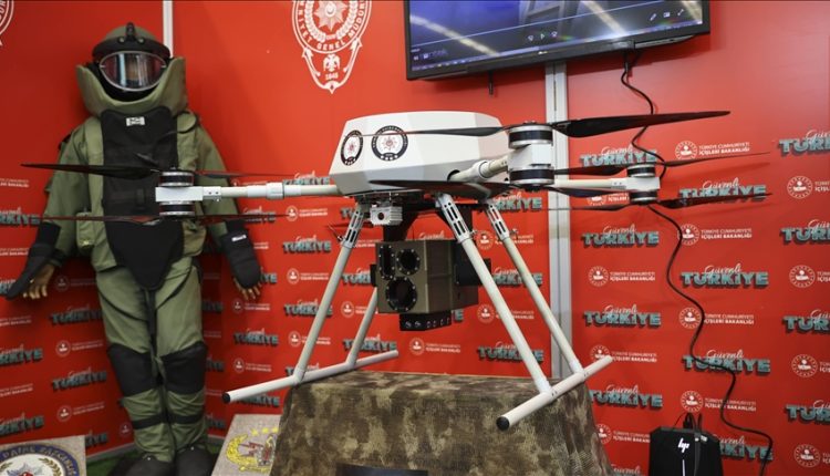 إنجاز هو الأول في العالم.. تركيا تجري اختبارا ناجحا على طائرة مسلحة بالليزر