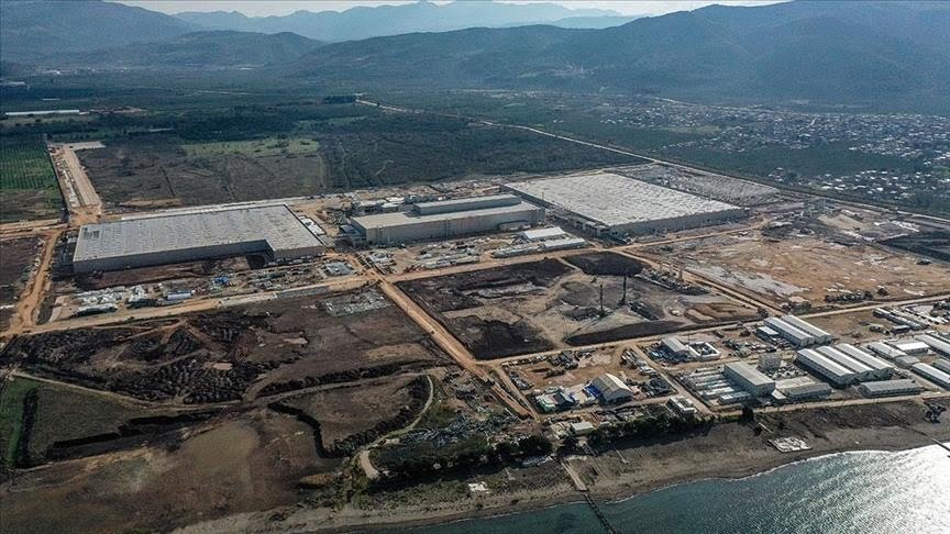  قرب اكتمال أبنية المنشأة عقب انقضاء سنتين على العرض التعريفي الأول للسيارة