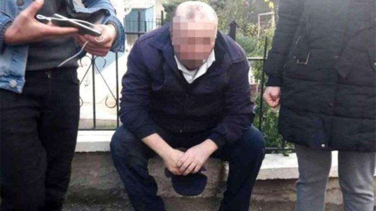 مسن تركي يتعرض للضرب بعد تحرشه بطفلة في أنقرة (فيديو) 13