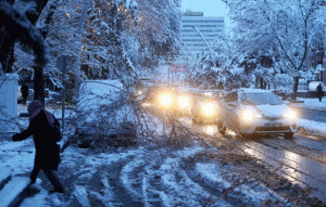 وزير الداخلية التركي يتفقد مركز العمليات لموجهة العاصفة الثلجية