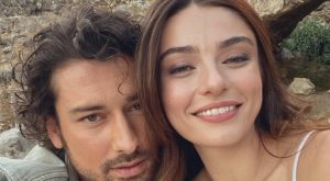 بطلا مسلسل “حكاية جزيرة” التركي يحققان حلم الجمهور.. وقصة حبهما تتحول إلى حقيقة!