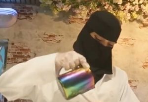 سعودية تفتح مقهي ومطعم في جازان.. وهذا رد فعل زوجها (فيديو)