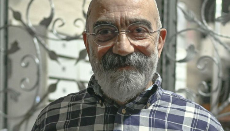 تصريح مثير لكاتب مسجون: أفضّل السجن في تركيا على الحرية في المنفى!