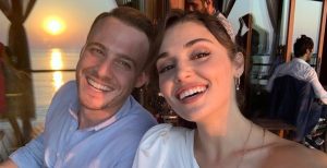 هاندا آرتشيل وكرم بورسين يصدمان الجمهور بخبر انفصالهما !