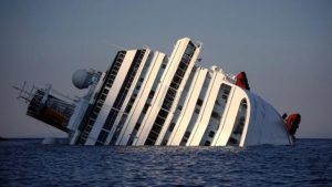 غرق سفينة شحن مصرية وانقسامها إلى نصفين بعد مغادرتها تركيا