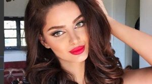 ماهلاغا الجابري كعادتها تظهر بإطلالة جريئة