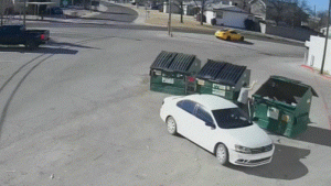 أم تلقي مولودها في صندوق القمامة (فيديو)