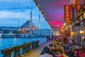توقعات بأرباح قياسية للسياحة التركية في 2022
