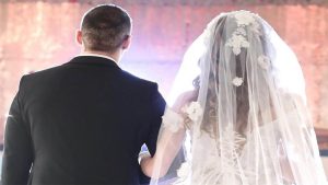 عروس عربية تخنق خطيبها قبل أيام من حفل زفافهما