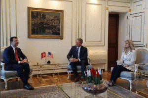 إمام أوغلو في موقف محرج والنشطاء يسخرون منه (فيديو)