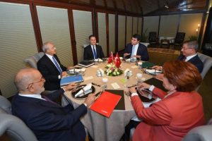 تركيا .. بدء لقاء أحزاب المعارضة لتشكيل تحالف انتخابي