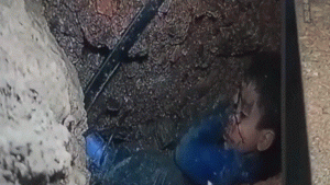 المغرب : رجال الإنقاذ يصلون إلى مكان الطفل ريان داخل البئر