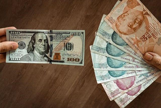 كيف سيتم تداول الليرة بعد بعد قرار رفع سعر الفائدة؟
