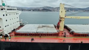 فيديو.. سفينة تركية تعود إلى إسطنبول بعد ضربها من الجيش الروسي