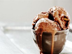 إذا رأيت هذا اللون في الآيس كريم.. تجنّبه فورًا!