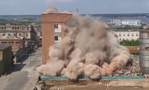 فيديو.. شخص هدم بيته بسبب سوداني أخبره أن بداخله كنز !