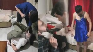 فيديو يثير ضجة في تركيا.. تعذيب شاب وإجباره على ارتداء ثوب نوم نسائي