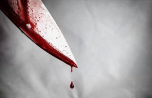 مصر.. سيدة تذبح طفلها وتصيب ابنتها بعدة طعنات