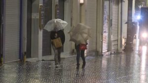 أمطار غزيرة تتساقط على مدينة إسطنبول