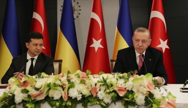 الرئيس أردوغان يطمئن نظيره الأوكراني وروسيا ترسل وفدا لإجراء محادثات