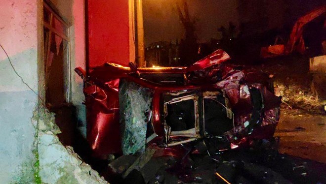  مصرع زوجين وإصابة ابنتهما في حادث مروع بإزميت 19