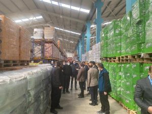 مدينة تركية توزيع الزيوت النباتية المضبوطة في المخازن على المواطنين