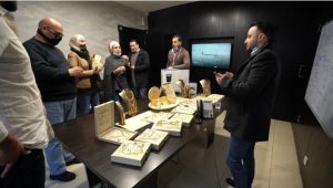 الأردن.. رجل أعمال عربي يفاجئ موظفيه بهدايا خيالية