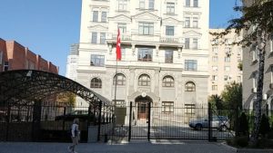 لأسباب أمنية.. تركيا تُخلِي سفارتها في العاصمة الأوكرانية كييف