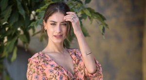 هازال كايا تحدث جدلا بارتدائها النقاب (صورة)