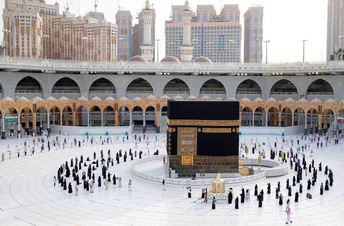 وزير الحج يوجه رسالة لراغبي أداء العمرة هذا العام - تركيا الآن