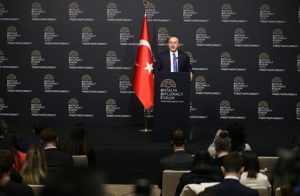 دور تركيا يحظى بتقدير دولي والغرب لا يريدون إيقاف الحرب