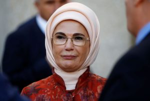 أمينة أردوغان تتدخل لمنع طلاق زوجين تركيين